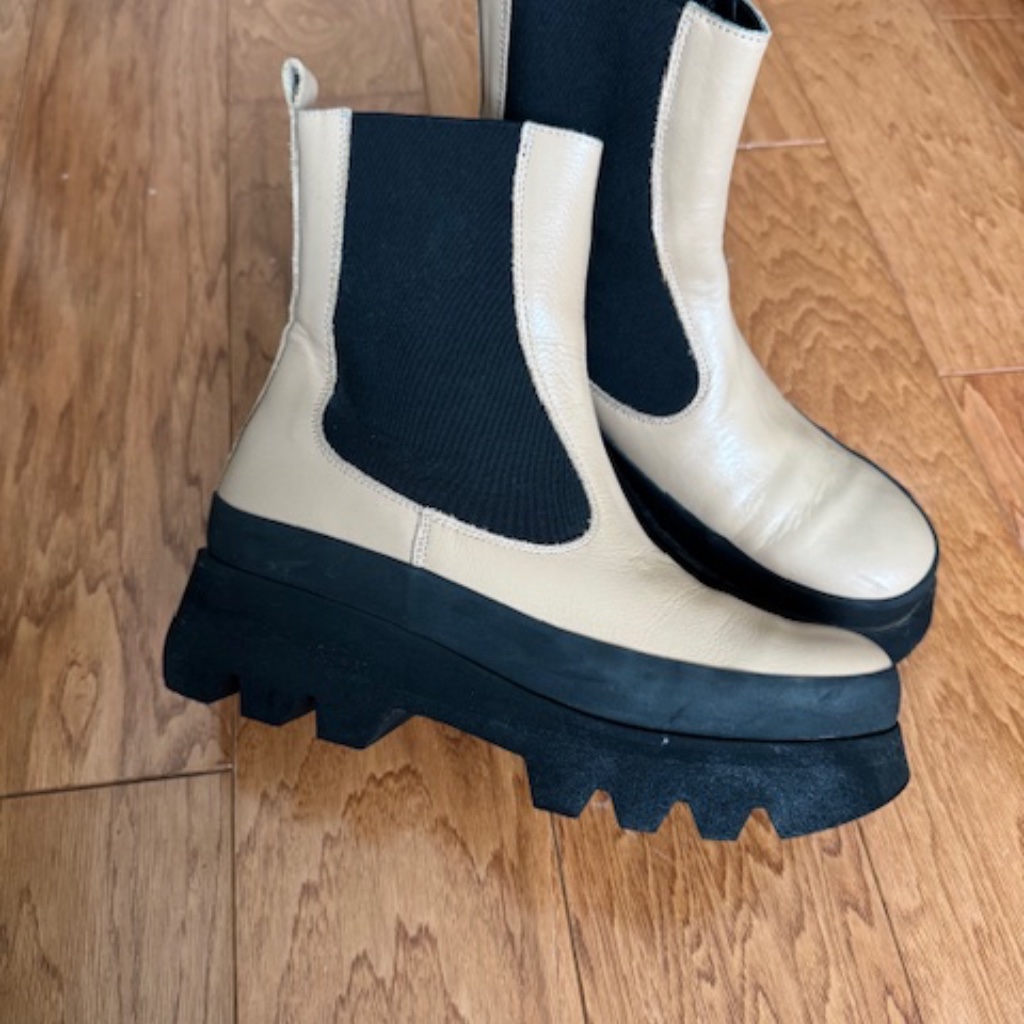 Paloma Barcelo Ankle Boots In Beige Leather With Black Sole Size Us 9 / Eu 39